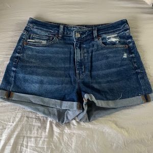 Women’s size 8 American Eagle shorts.